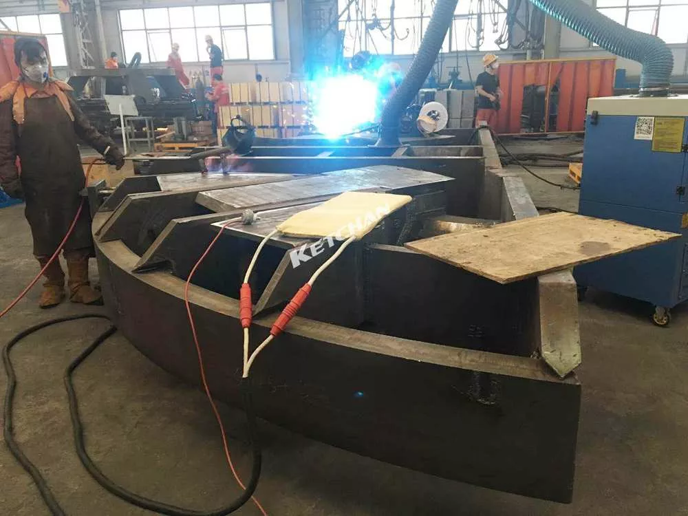 Electromagnetic induction preheating of steel structure fillet welds of railway tunnel shield machine to 260℃