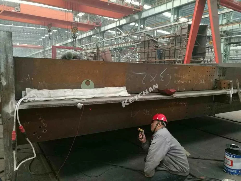 Offshore oil drilling platform steel structure fillet welds are preheated to 300°C